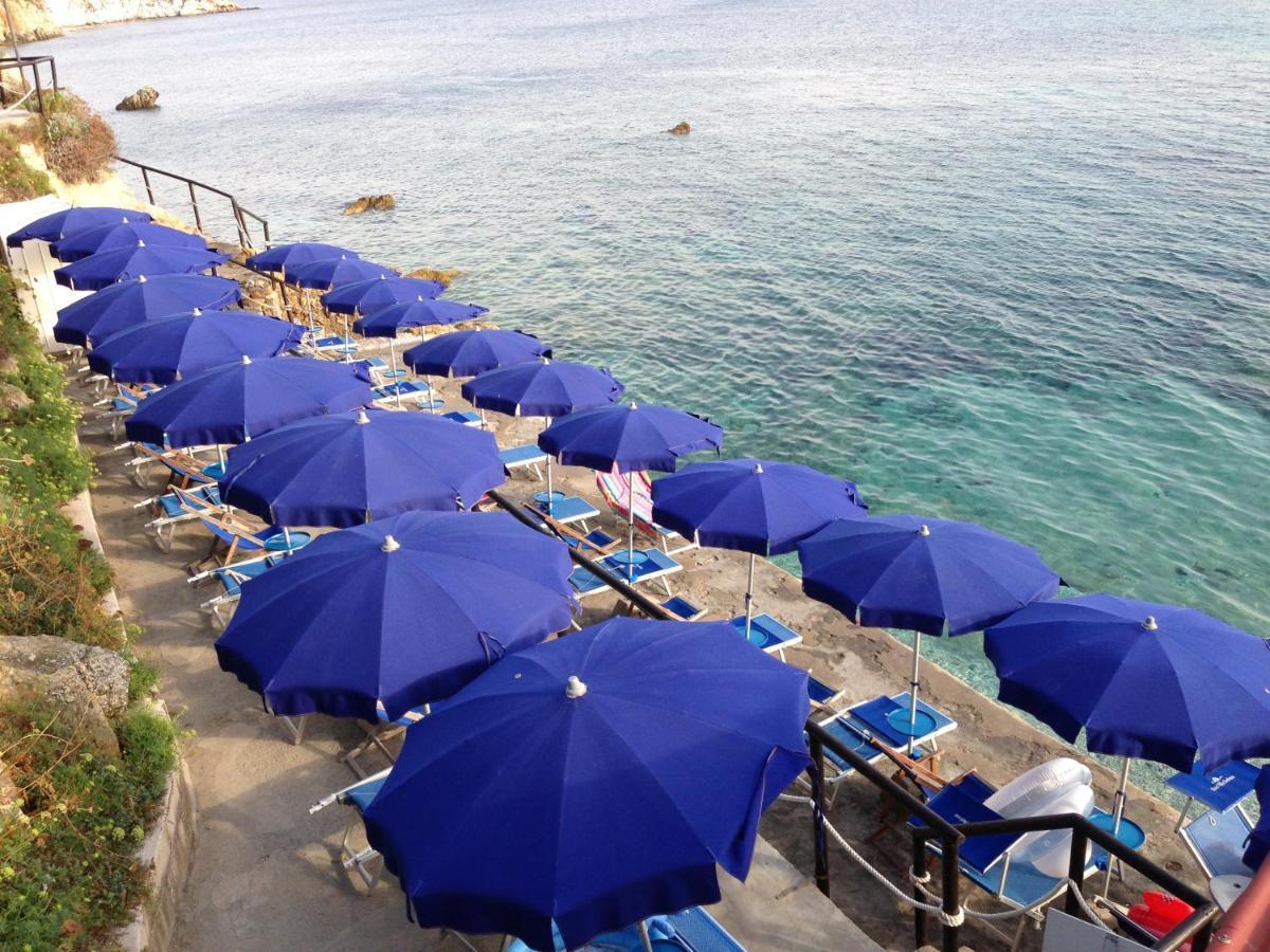 Hotel Villa Ombrosa Portoferraio Eksteriør billede