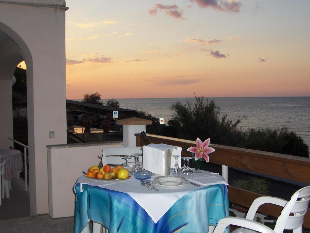 Hotel Villa Ombrosa Portoferraio Eksteriør billede