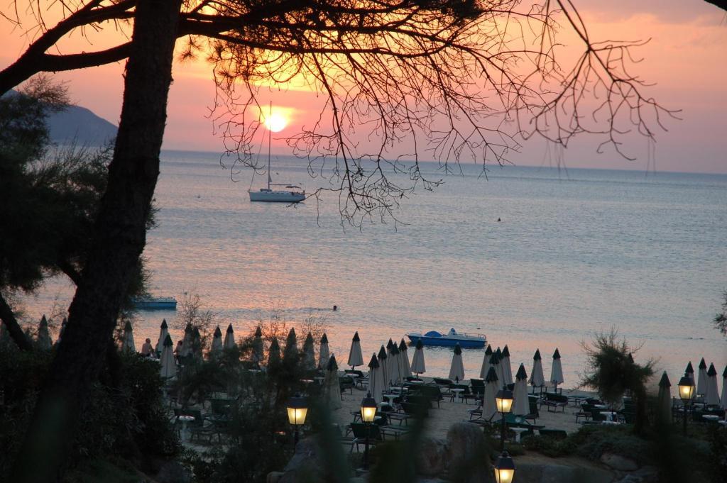 Hotel Villa Ombrosa Portoferraio Eksteriør billede