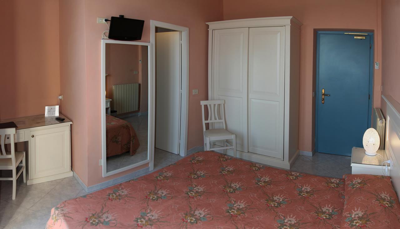 Hotel Villa Ombrosa Portoferraio Eksteriør billede